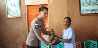 Satgas Humas Ops Damai Cartenz-2025 Sambangi Warga Hamadi, Imbau Jaga Kamtibmas